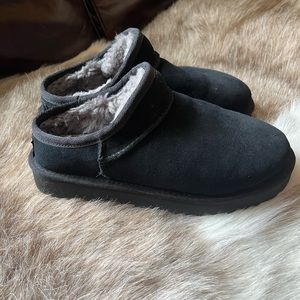 UGG clog/slipper women size 6